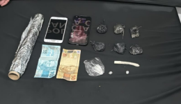 Quatro pessoas são presas por tráfico de drogas durante abordagem