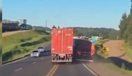 Caminhoneiros colocam motoristas em risco ao disputar pista na BR-282