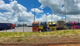 Movimento oscila e números de novembro são inferiores aos de outubro