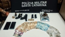 Casal gaúcho é detido com drogas, armas e dinheiro