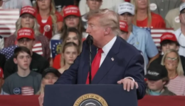 Trump questiona eleição no Brasil sem apresentar provas e diz gostar de Lula