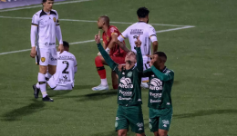 Chapecoense goleia Amazonas, sobe na tabela e se aproxima do G-4
