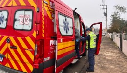 Idoso de 80 anos fica ferido ao manusear motosserra