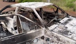 Automóvel Gol furtado é encontrado incendiado
