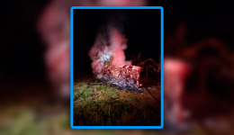 Veículo capota e pega fogo após saída de pista na SC-161