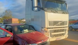 Condutor de carro é preso por dirigir bêbado após acidente na PR-180