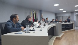 Presidente da Câmara comenta arquivamento de denúncia durante sessão do Legislativo