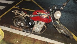 Motociclista foge após acidente e abandona moto com sinais identificadores adulterados em São José do Cedro