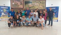 Prefeito entrega prêmios do 3º sorteio da campanha “Abrace Essa Ideia, Compre no Comércio Local”