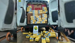 Van com cigarros contrabandeados roda durante perseguição na BR-163