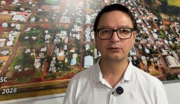 Prefeito pede votos para Jorginho Mello e Flávio Bolsonaro e destaca recursos destinados ao município