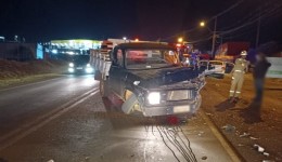 Três pessoas ficam feridas após colisão na Avenida Natalino Faust