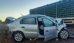 Carro na contramão provoca colisão frontal na PR-281; duas pessoas ficaram feridas