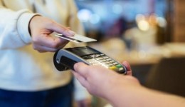 Adolescente é apreendido após furtar cartões de clientes em lavação de veículos