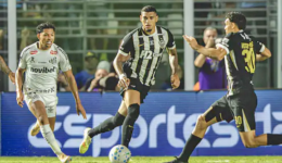 Santos vence o Atlético-MG na Vila Belmiro com gol de Moisés