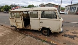 Polícia Militar remove veículos abandonados