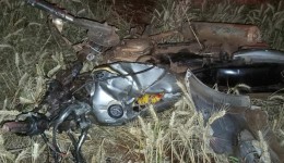Grave acidente entre carro e moto deixa jovem morto entre Esquina Gaúcha e Bela Vista da Caroba