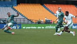 Chapecoense empata com Atlético Nacional em amistoso marcado por homenagens na Colômbia