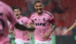 Inter vence o Botafogo e se afasta da zona de rebaixamento do Brasileirão