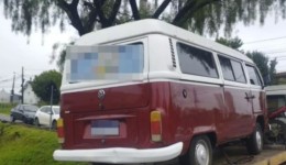 Kombi é flagrada fazendo transporte clandestino de 14 crianças