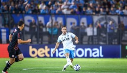 Com gol de pênalti polêmico no último lance, Grêmio perde para o Bragantino fora de casa