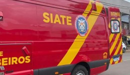 Homem fica ferido em colisão entre carro e motocicleta
