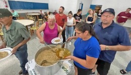 União da comunidade marca almoço beneficente em apoio a Sandra Mara da Rosa na luta contra o câncer