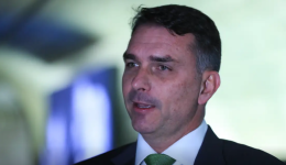 Flávio Bolsonaro elogia Neymar e critica Lula após brincadeira sobre home office: 'Presidente turista'