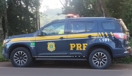 Caminhoneiro com mandado de prisão ativo é preso durante fiscalização da PRF