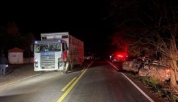 Motorista de 69 anos morre em colisão entre caminhonete e caminhão na SC-283