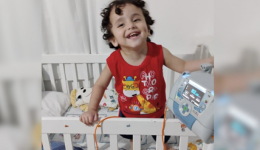 Menino de Chapecó vive com alimentação pela veia e tratamento supera R$ 270 mil por ano