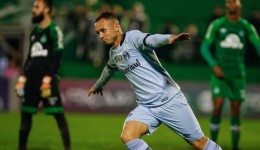 Grêmio volta a enfrentar a Chapecoense após quase quatro anos; veja retrospecto