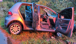 Idosos ficam feridos após carro sair da pista e capotar na SC-160