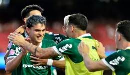 Palmeiras vence o São Paulo de virada e assume a liderança do Brasileirão