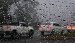 Frente fria avança por SC e traz chuva, vento e queda de temperaturas