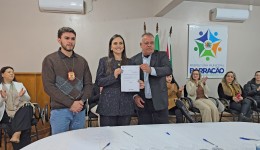 Luciane Garcia da Rosa assume Secretaria da Mulher em solenidade na Prefeitura