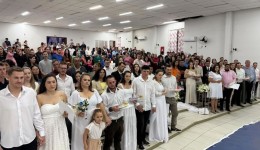 Guaraciaba oficializa união de 25 casais em casamento comunitário