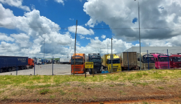 Aduana de Dionísio Cerqueira bate recorde histórico de caminhões em março de 2026