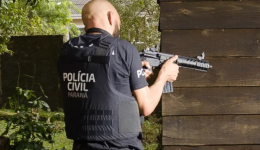 Homem é preso após agredir filho de 17 anos por ser homossexual
