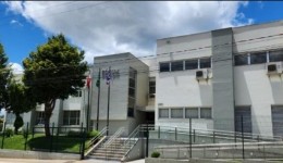 Homem é condenado por esfaquear ex-mulher e filho dela com deficiência visual no Meio-Oeste