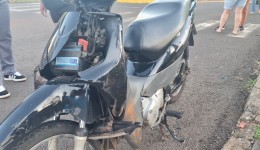 Motorista fica ferida após colisão com caminhonete