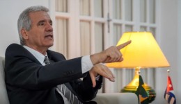 Embaixador de Cuba chama de genocídio medidas de Trump sobre petróleo