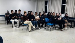 Empresário Ricardo Opolski compartilha com alunos da Unetri a aplicação da contabilidade na gestão empresarial
