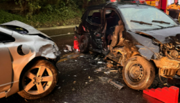 Colisão entre três carros deixa uma pessoa morta e feridos na BR-282