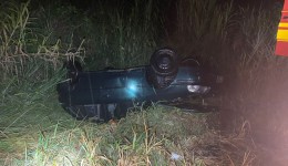 Jovem de 19 anos sai ileso após capotamento na SC-283