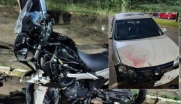 Motociclista sem habilitação fica ferido após bater em carro estacionado