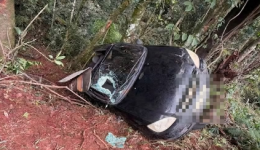 Carro capota na SC-283 e mobiliza bombeiros e Samu