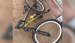 Menina fica ferida após atropelamento envolvendo bicicleta e carro no Centro