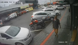 Celular é furtado dentro de loja em plena luz do dia