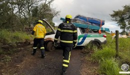 Saída de pista seguida de tombamento na BR-282 não deixa feridos